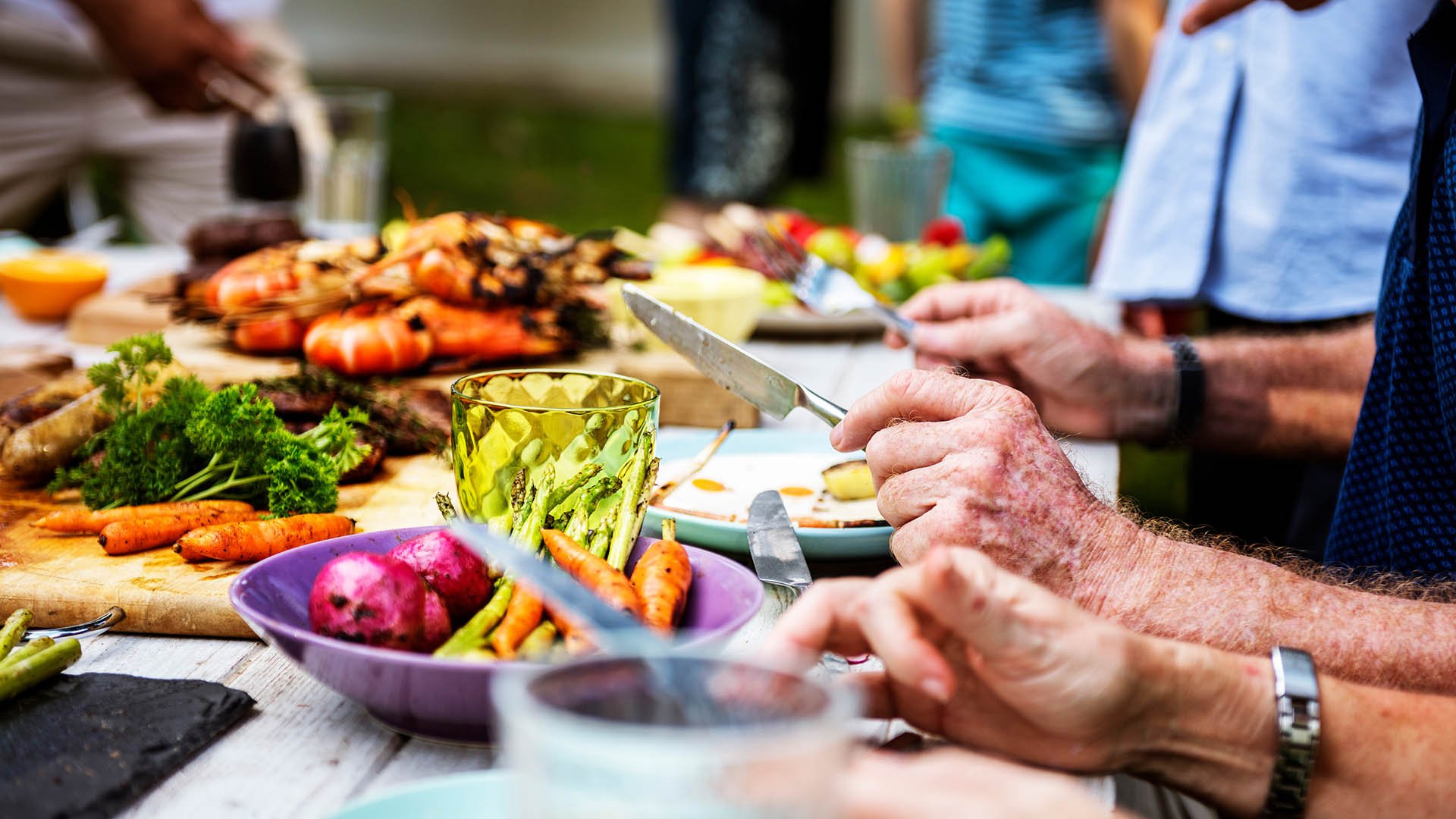 16x9-table-set-ready-to-eat