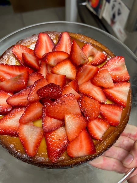 honey cake with strawberries