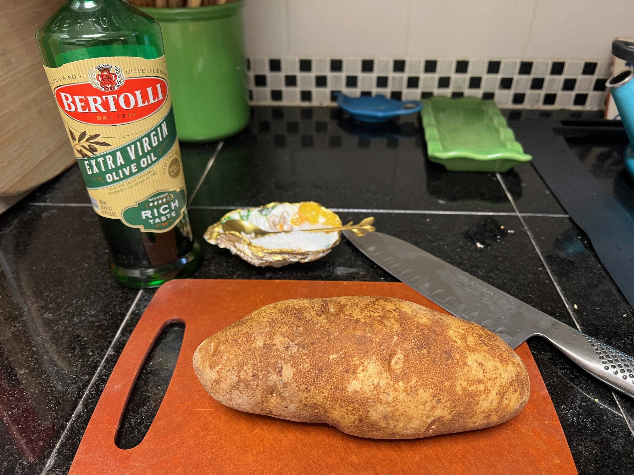 Potato with salt and olive oil