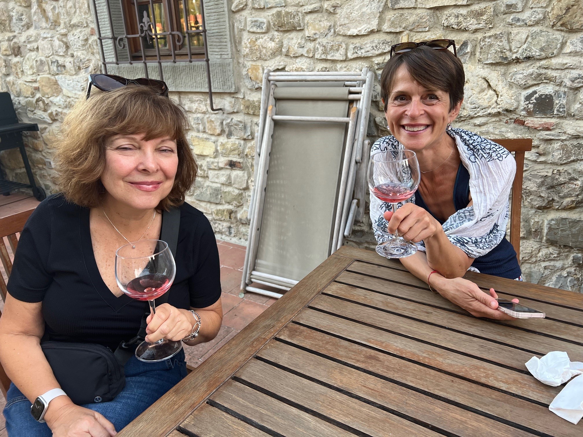 Tour guides Peggi and Viktorija 