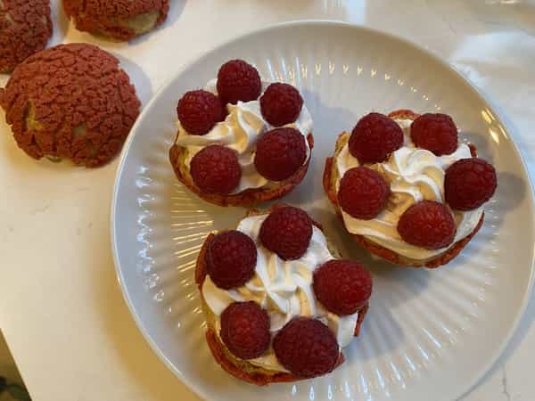 Plated puffs with raspberries