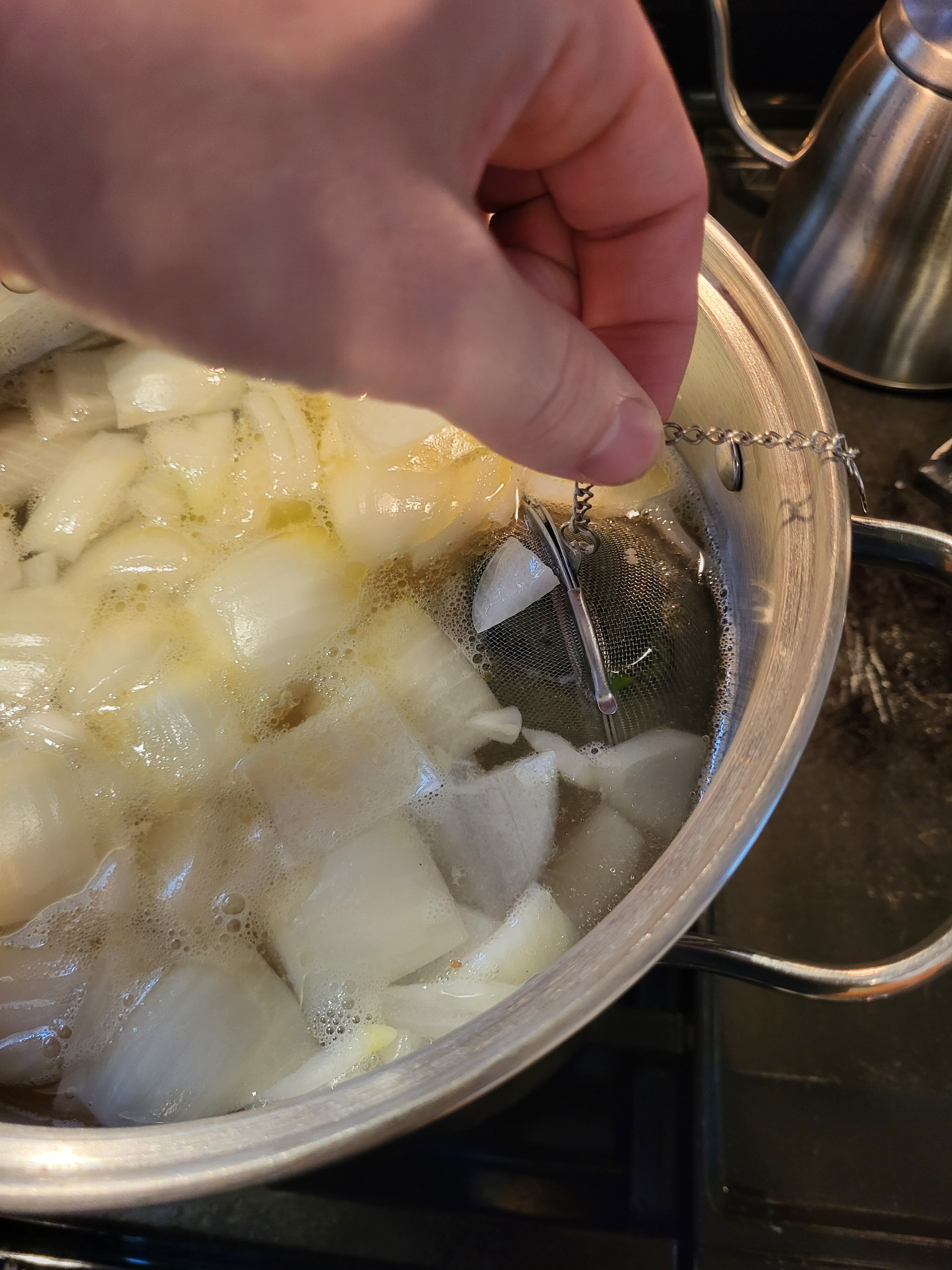 Tea ball of aromatics