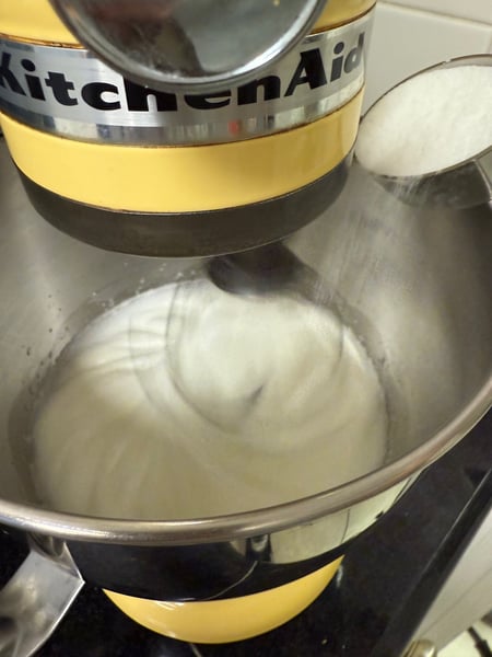 Adding sugar to egg whites