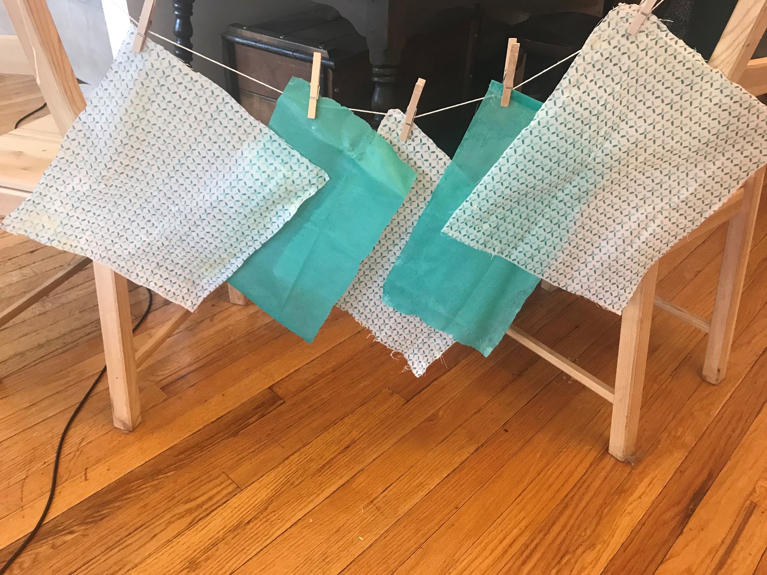 Make Reusable Beeswax Cloths for your Kitchen