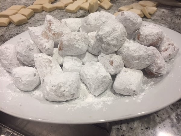 beignets with powdered sugar