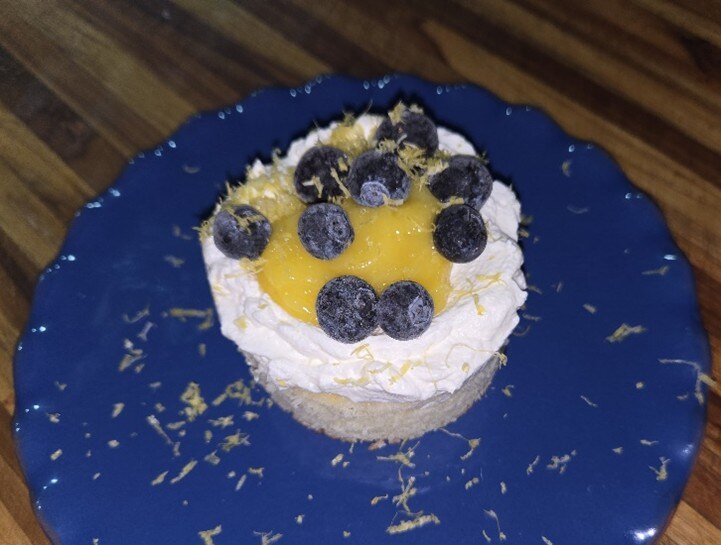 Cake with berries and zest