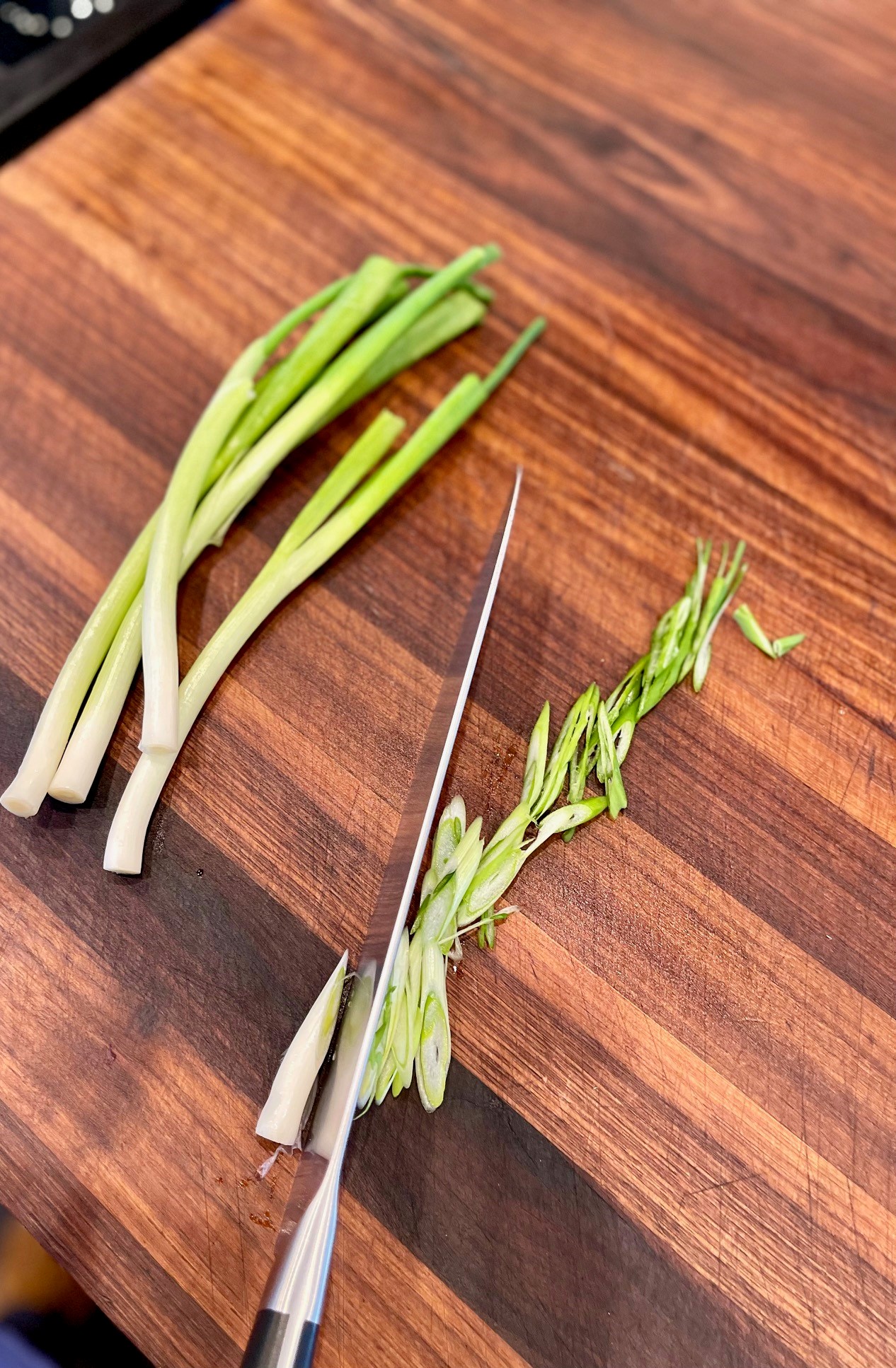 Bias scallions