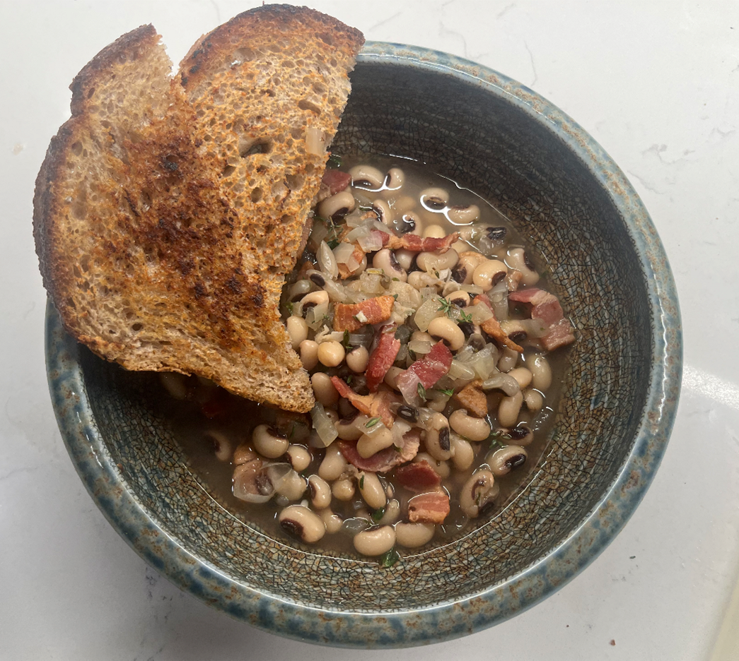 Black eyed peas with toast