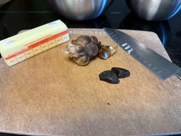 Black garlic with butter