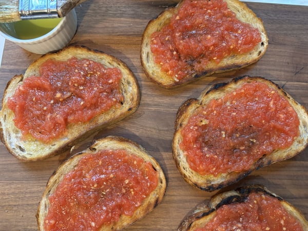 Bread with tomatoes