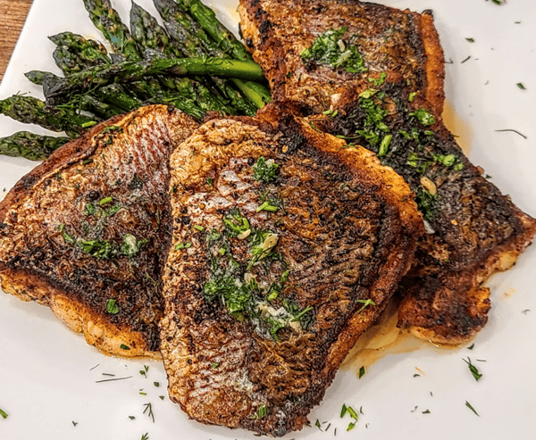 https://www.thechoppingblock.com/hs-fs/hubfs/Blog/broiled%20fish%20and%20asparagus.png?width=600&name=broiled%20fish%20and%20asparagus.png