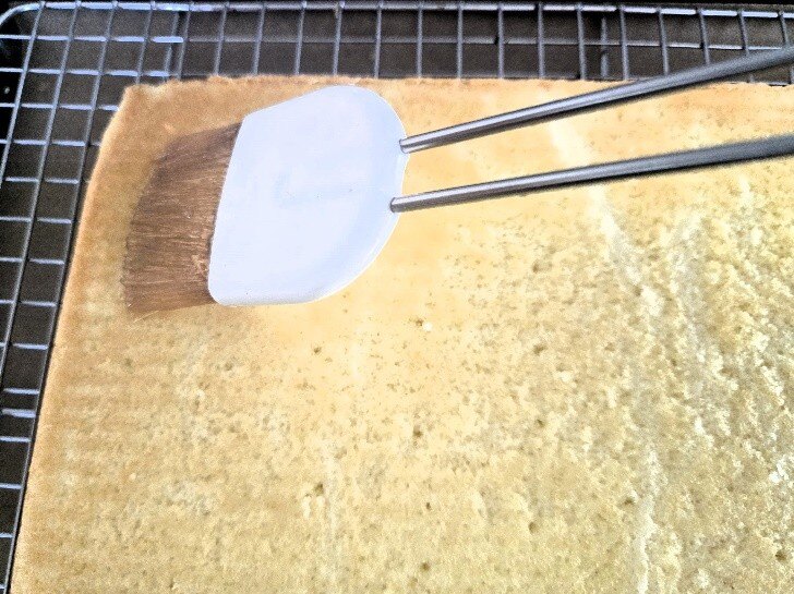 Brushing glaze