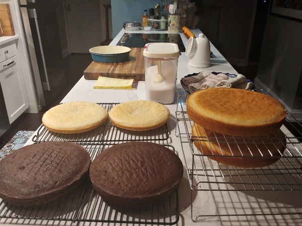cakes cooling