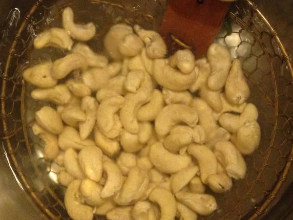 cashews blanched