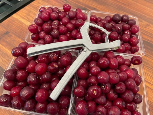 cherries with pitter