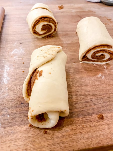 cinnamon rolls sliced 2
