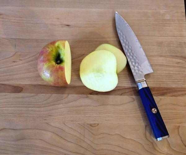 Cutting apple