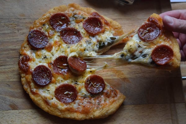 gluten free pizza cheese pull 2