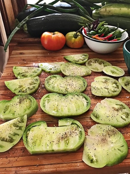 green tomatoes sliced