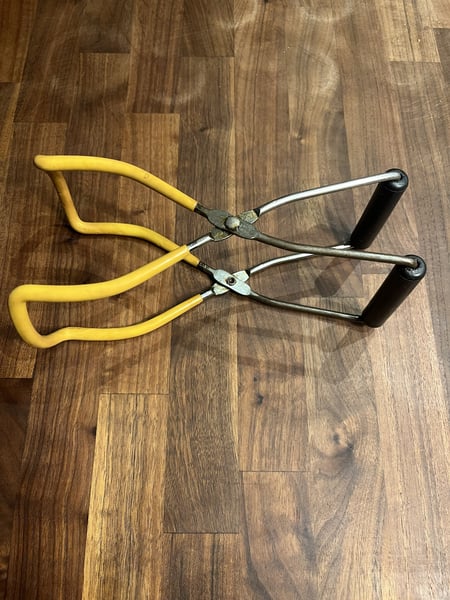 Jar tongs