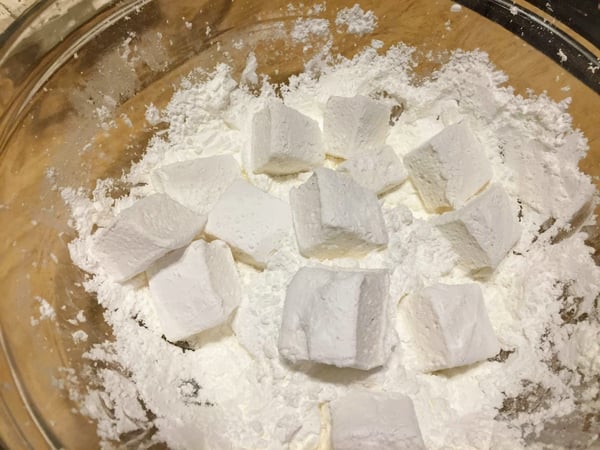 marshmallows powdered sugar