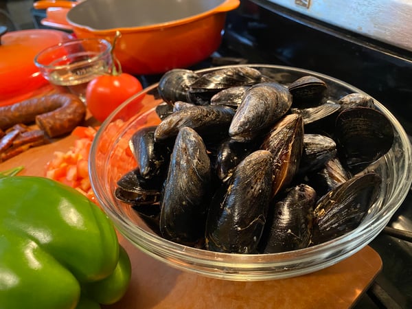 mussels in bowls