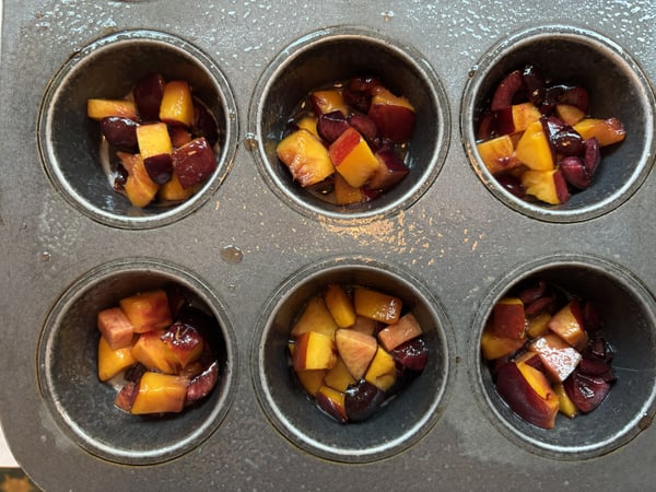 Nectarines in pan