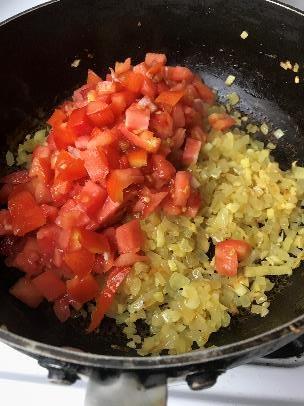 onions and garlic with tomatoes