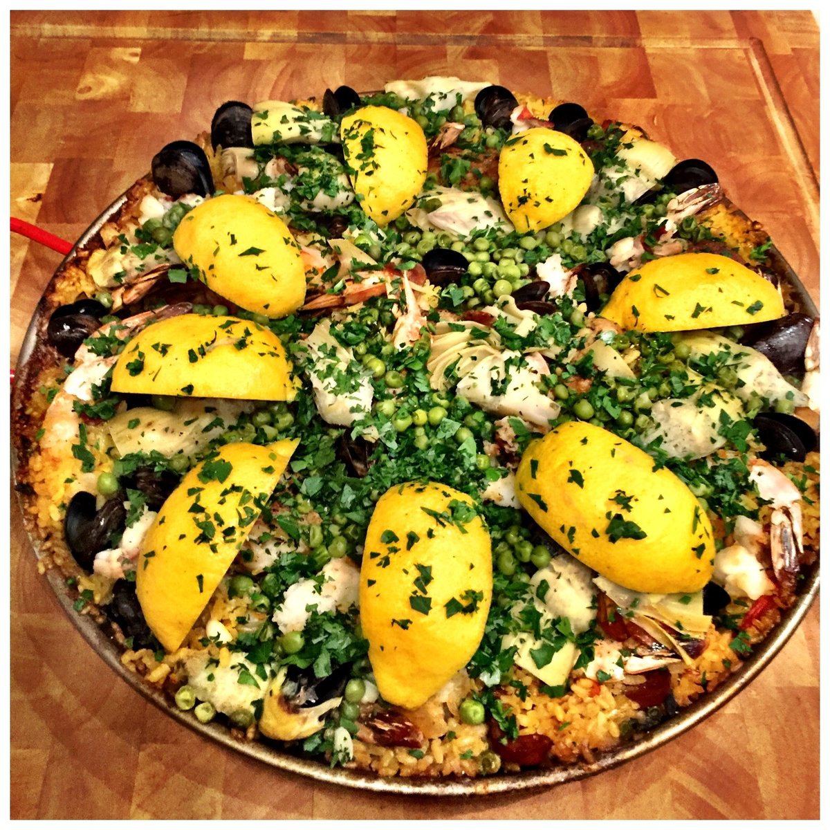 How to Throw a Paella Dinner Party