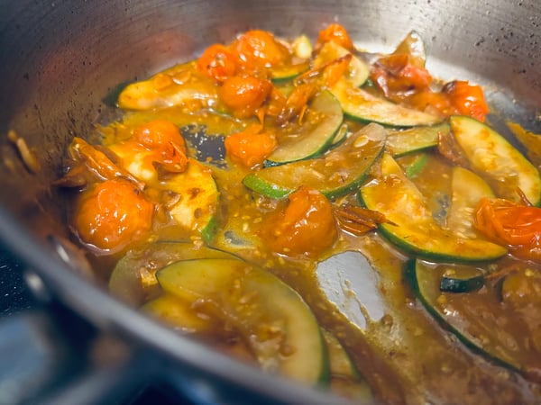 Pan sauce with zucchini