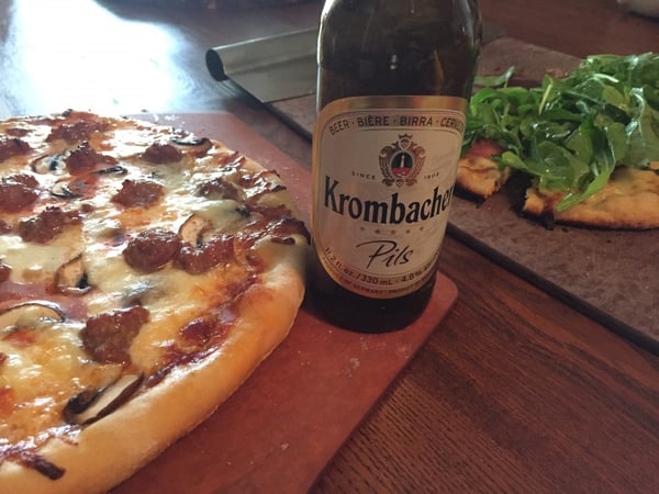 pizzas with beer