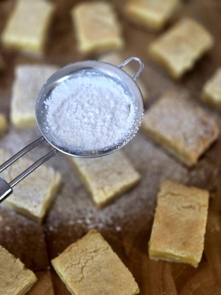 Powdered sugar