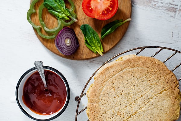 quinoa pizza with sauce & toppings