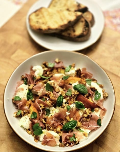 Salad with bread