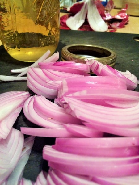 sliced onions