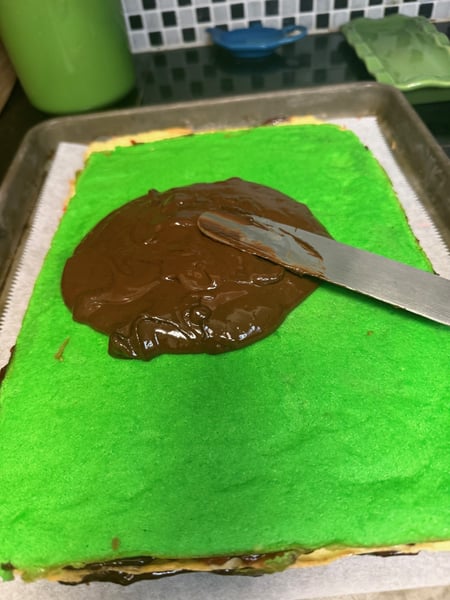 Spreading ganache