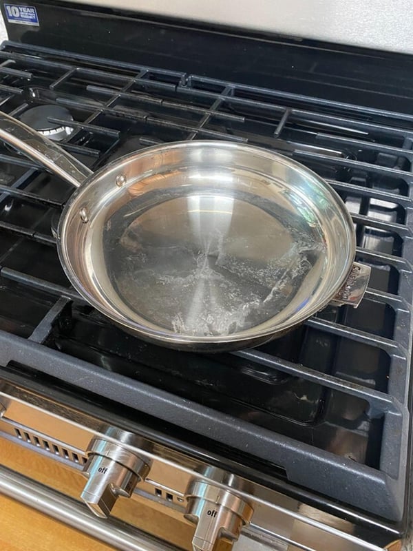 Seasoned stainless steel pan