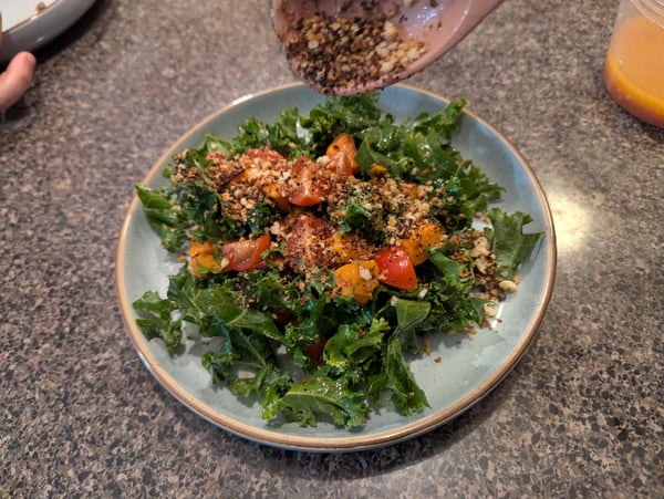 Topping with bread crumbs