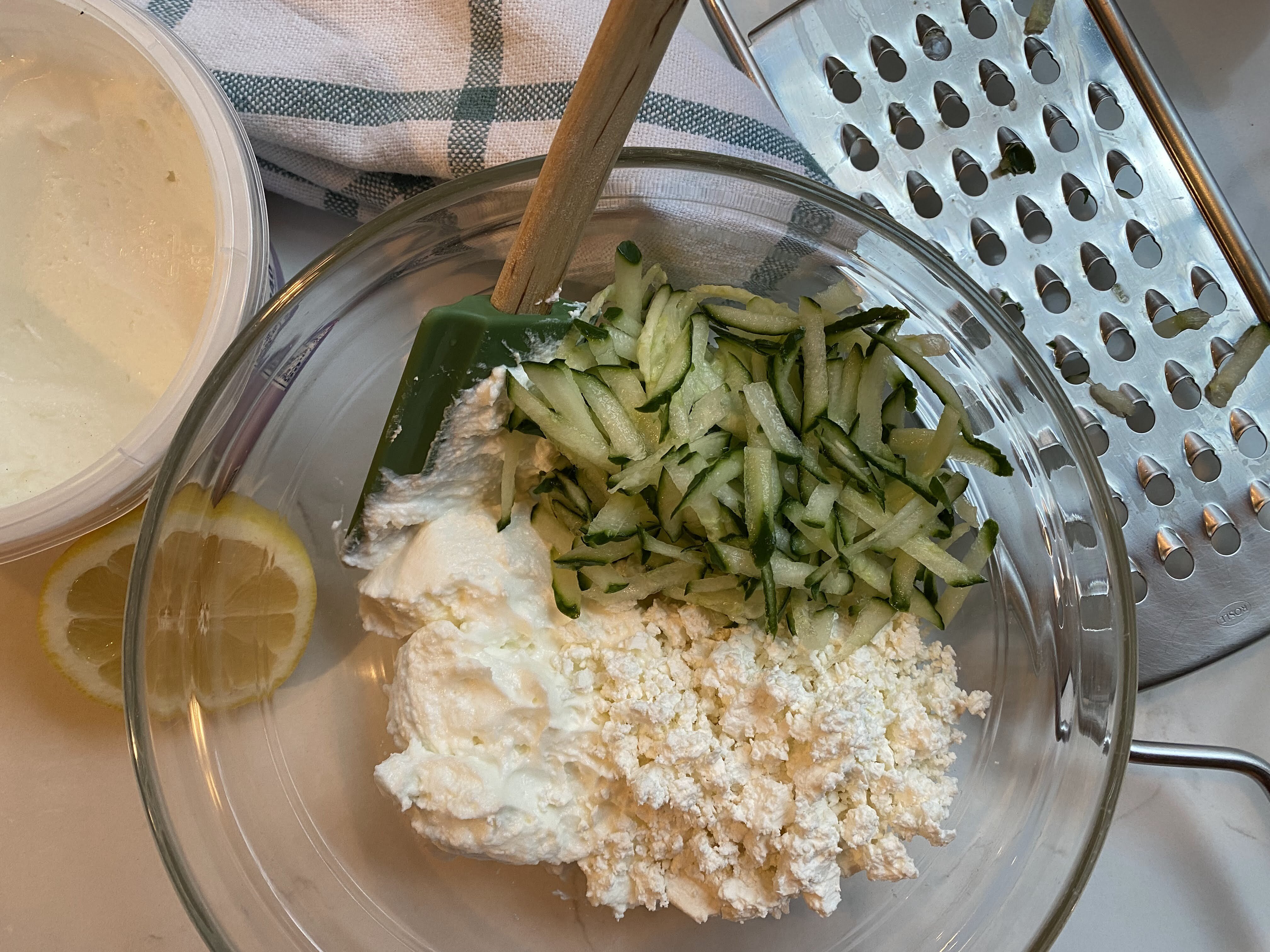 Tzatziki sauce ingredients