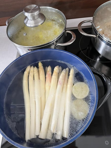 white asparagus cooking