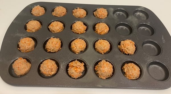 Whoopie pie in muffin tin