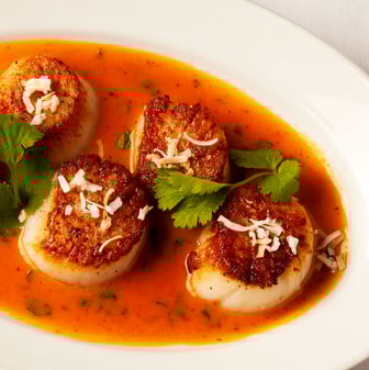 Sautéed Scallops with Red Coconut Curry Sauce