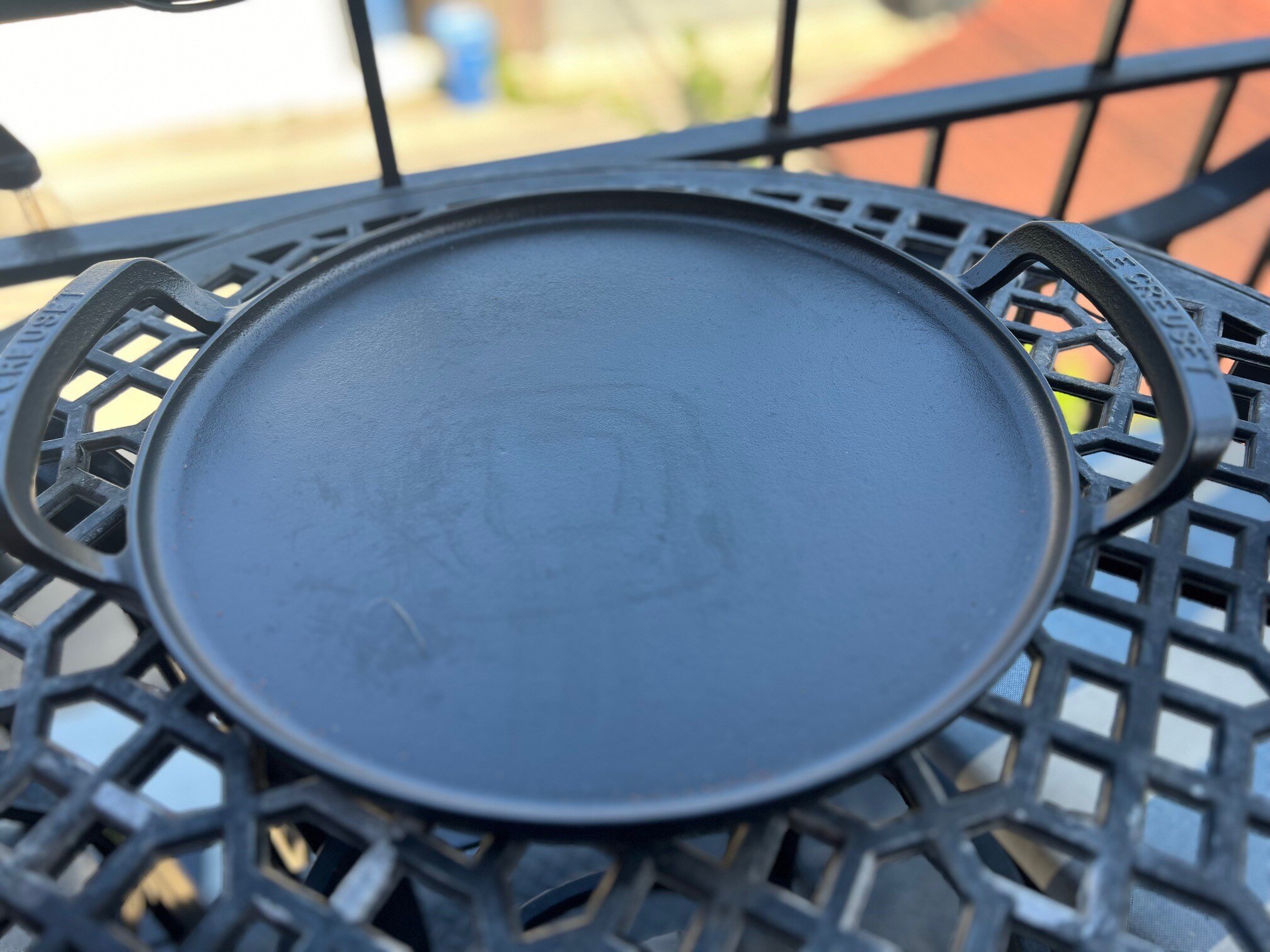 Le Creuset Alpine pizza pan