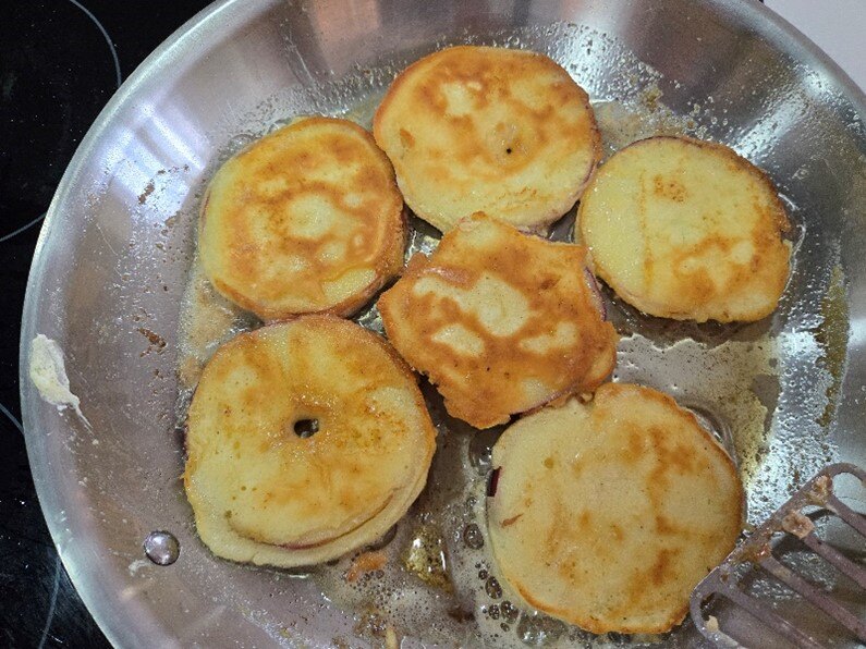 Apples flipped in pan