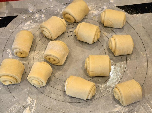 Dough into rolled pieces