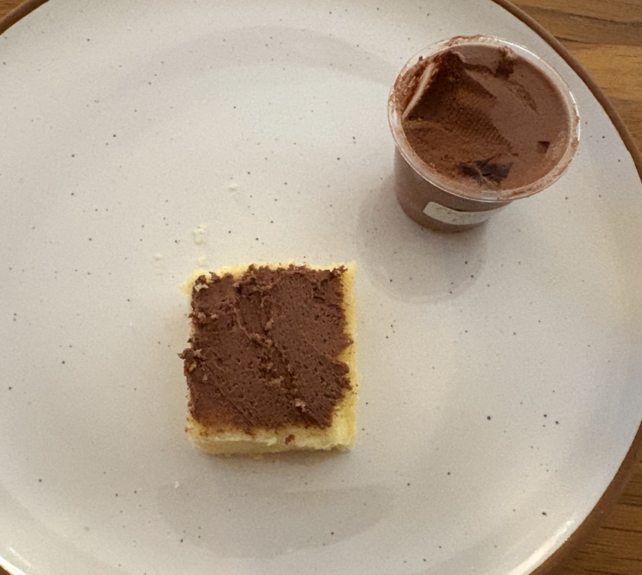 Pound cake and chocolate mousse