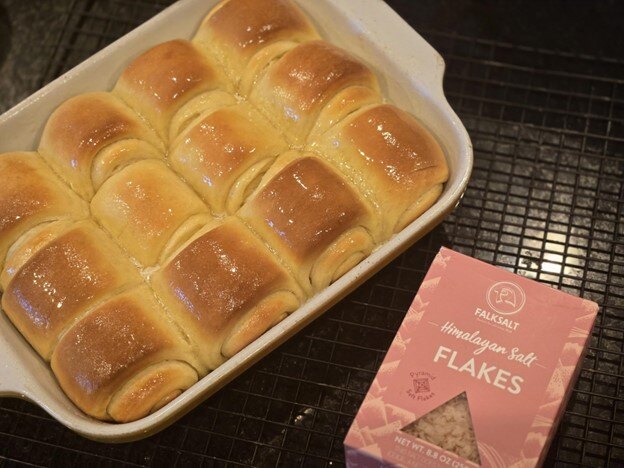 Baked rolls with salt