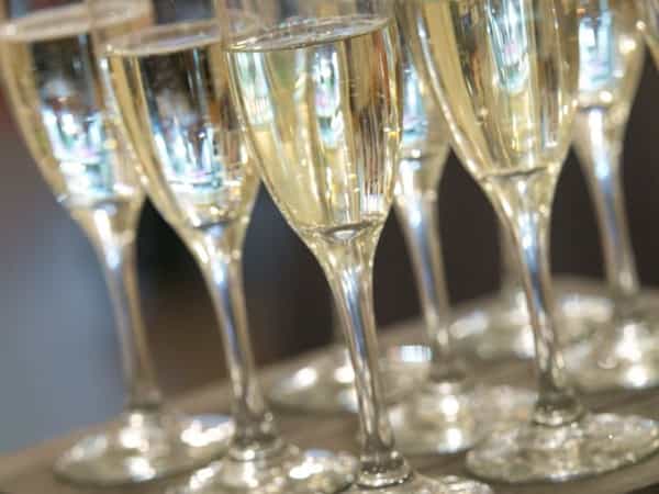 res.cloudinary.comoccsnimagefetchdpr_auto,c_fill,g_auto,h_540,w_720httpsres.cloudinary.comoccsnimageuploadv1666286659productschampagne_f-3