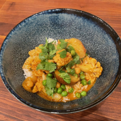 Spicy Coconut Curry with Cauliflower 